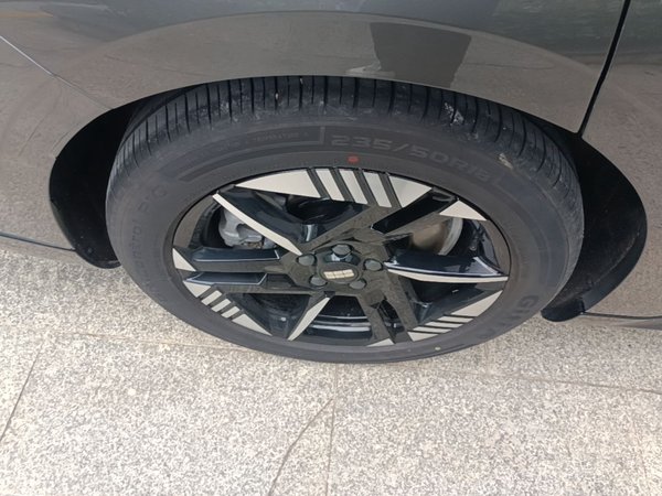 Geely Galaxy E8 2024, 14400 км, за 16297 USD - фото 10