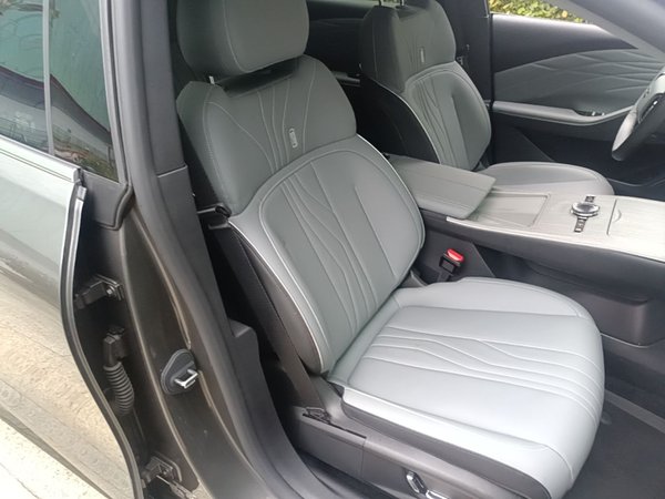 Geely Galaxy E8 2024, 14400 км, за 16297 USD - фото 23