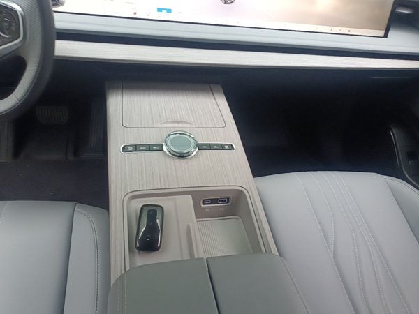 Geely Galaxy E8 2024, 14400 км, за 16297 USD - фото 17