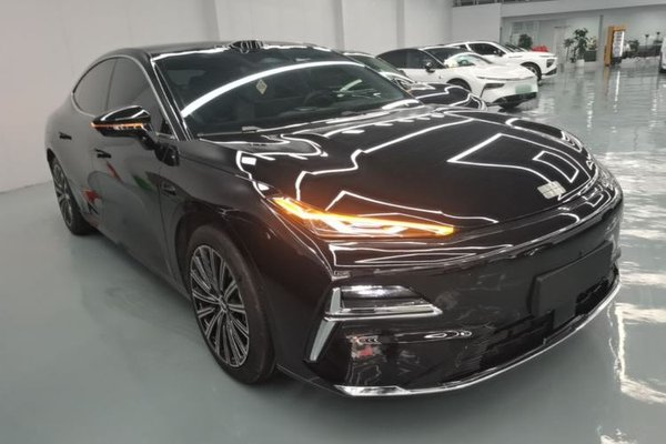 Geely Galaxy Galaxy 8 2025, 6500 км, за 21384 USD