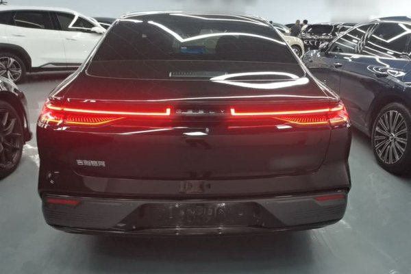 Geely Galaxy Galaxy 8 2025, 6500 км, за 21384 USD