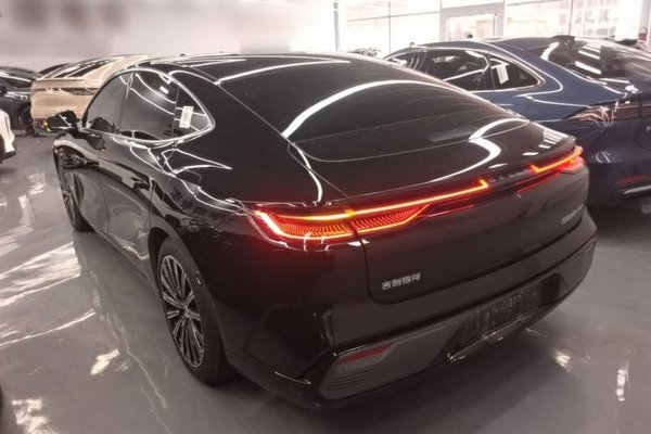 Geely Galaxy Galaxy 8 2025, 6500 км, за 21384 USD