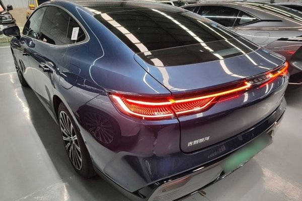 Geely Galaxy Galaxy 8 2025, 4100 км, за 21035 USD