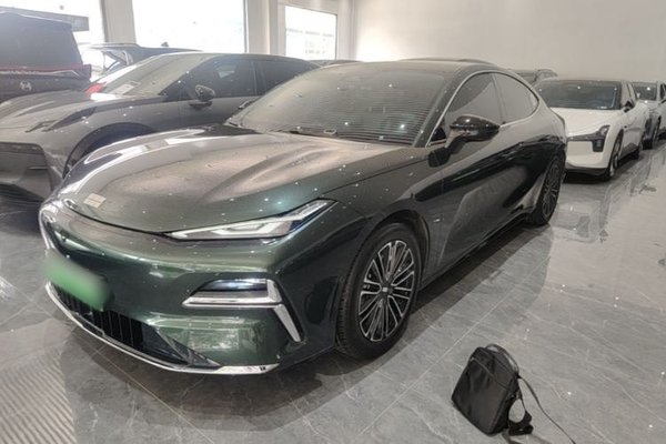Geely Galaxy Galaxy 8 · 2025 год