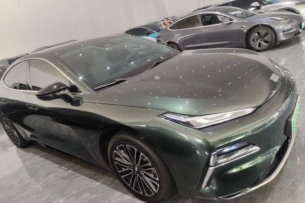 Geely Galaxy Galaxy 8 2025, 18700 км, за 17383 USD