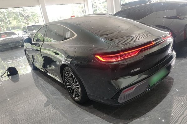 Geely Galaxy Galaxy 8 2025, 18700 км, за 17383 USD