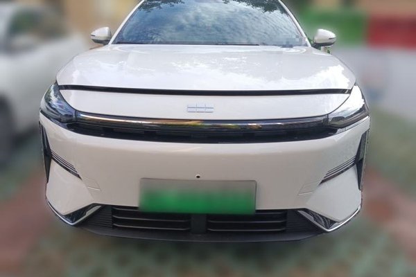 Geely Galaxy L6 2025, 10300 км, за 10626 USD