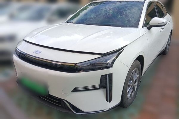 Geely Galaxy L6 · 2025 год