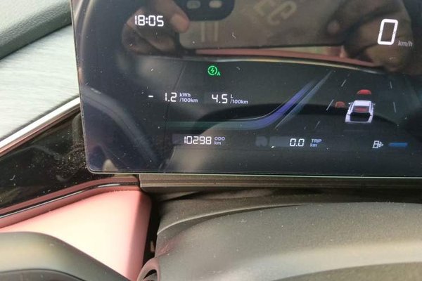Geely Galaxy L6 2025, 10300 км, за 10626 USD - фото 12