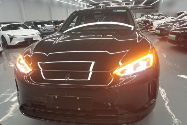 Hima AITO M5 2025, 7000 км, за 29451 USD