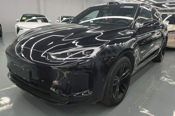 Hima AITO M5 · 2025 год