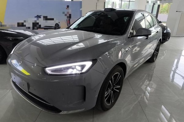 Hima AITO M5 · 2025 год
