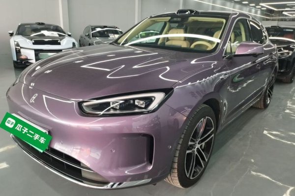 Hima AITO M5 · 2025 год