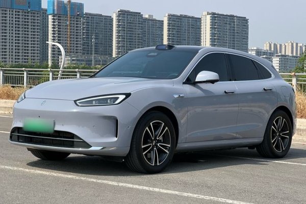 Hima AITO M5 · 2025 год