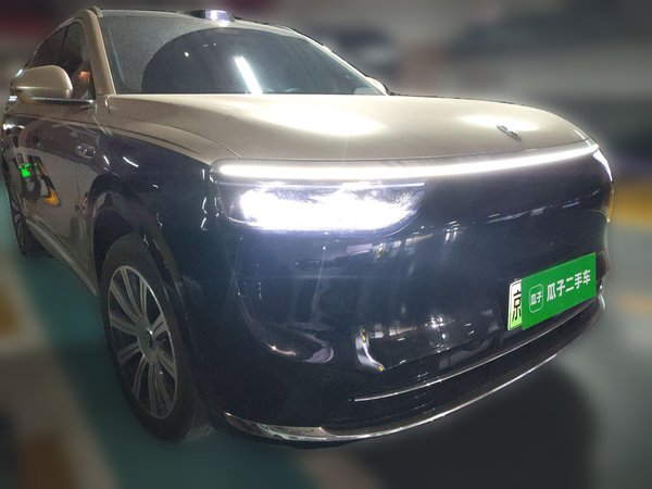 Hima AITO M8 · 2025 год