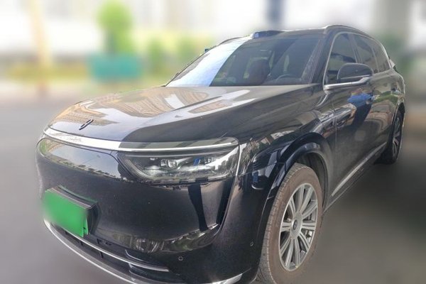 Hima AITO M8 · 2025 год