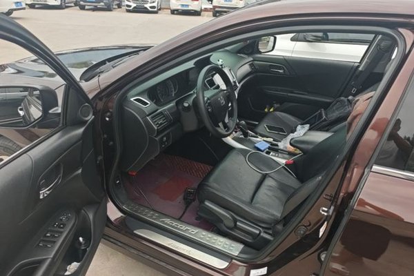 Honda Accord 2014, 170100 км, за 8807 USD - фото 17