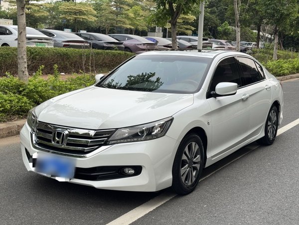 Honda Accord · 2015 год
