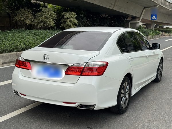 Honda Accord 2015, 134600 км, за 9918 USD