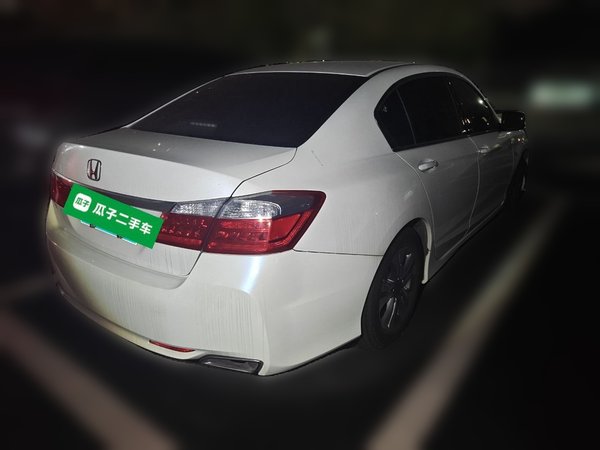Honda Accord 2015, 85900 км, за 9030 USD