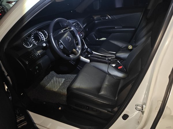 Honda Accord 2015, 85900 км, за 9030 USD - фото 10