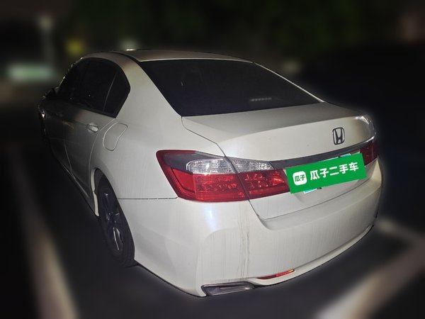 Honda Accord 2015, 85900 км, за 9030 USD