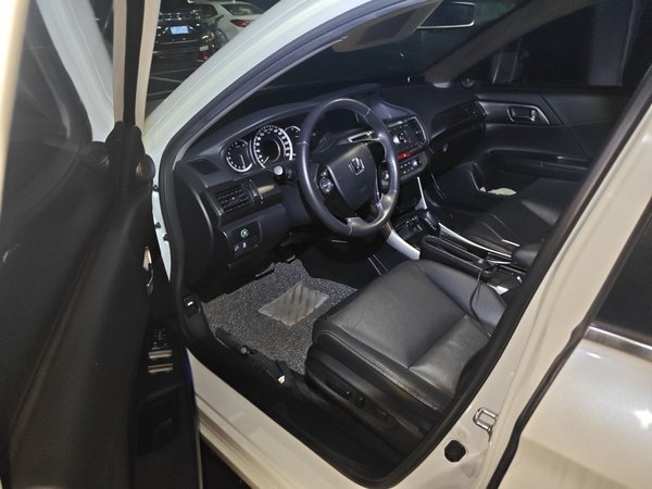 Honda Accord 2015, 85900 км, за 9030 USD - фото 13