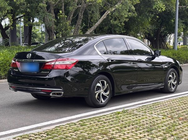 Honda Accord 2016, 129300 км, за 10378 USD