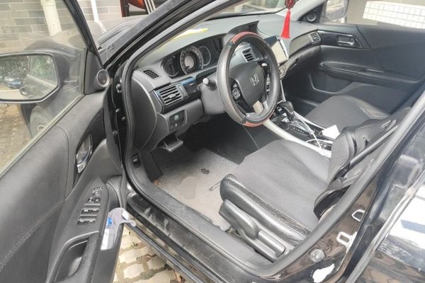 Honda Accord 2016, 144300 км, за 10437 USD - фото 13