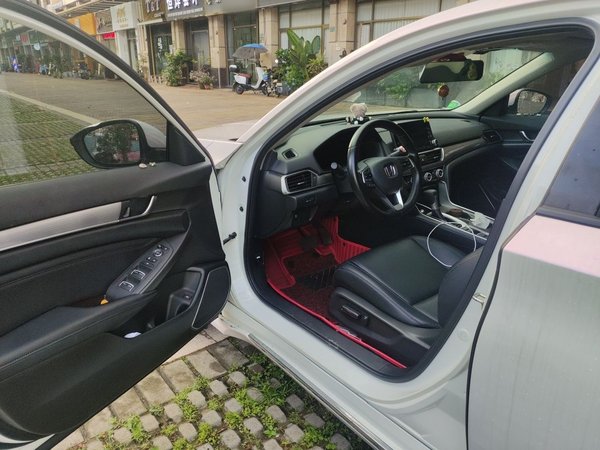 Honda Accord 2018, 56300 км, за 14565 USD - фото 6