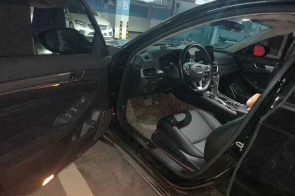 Honda Accord 2018, 50400 км, за 15270 USD - фото 13