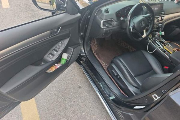 Honda Accord 2018, 74800 км, за 12964 USD - фото 17