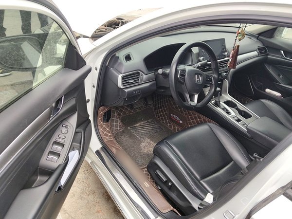 Honda Accord 2018, 46800 км, за 15673 USD - фото 19