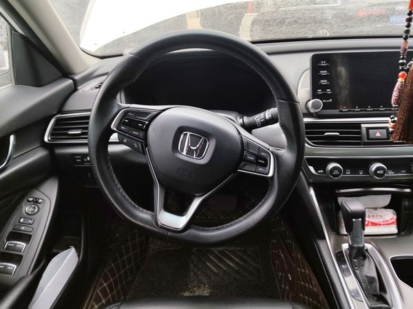 Honda Accord 2018, 46800 км, за 15673 USD - фото 9