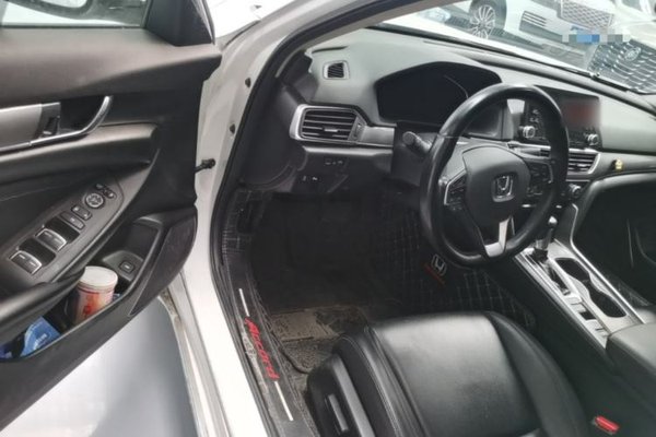 Honda Accord 2018, 49300 км, за 15799 USD - фото 19
