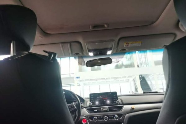 Honda Accord 2018, 49300 км, за 15799 USD - фото 21