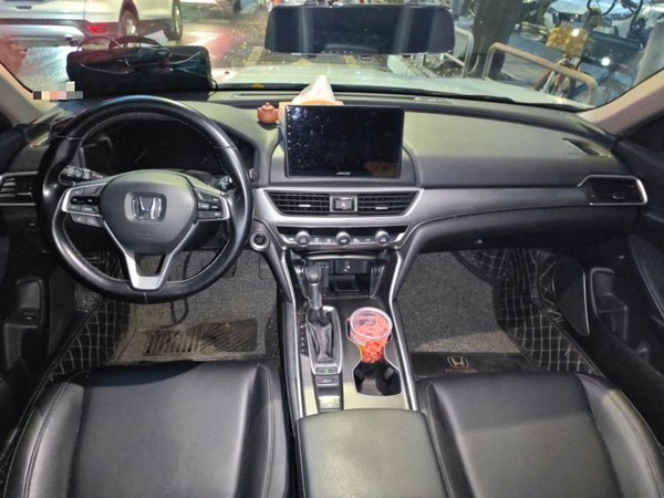 Honda Accord 2018, 53600 км, за 16613 USD - фото 11