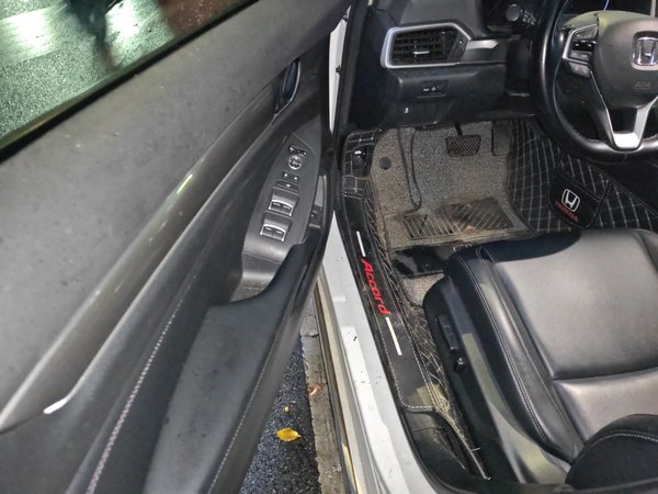 Honda Accord 2018, 53600 км, за 16613 USD - фото 9