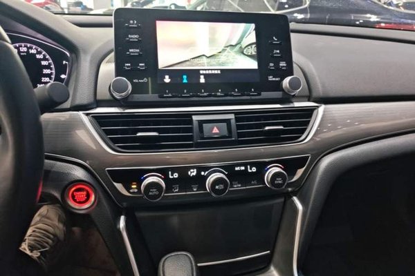 Honda Accord 2018, 63500 км, за 15381 USD - фото 20