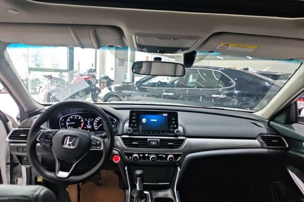 Honda Accord 2018, 63500 км, за 15381 USD - фото 17