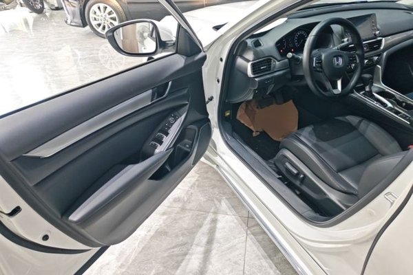 Honda Accord 2018, 63500 км, за 15381 USD - фото 23