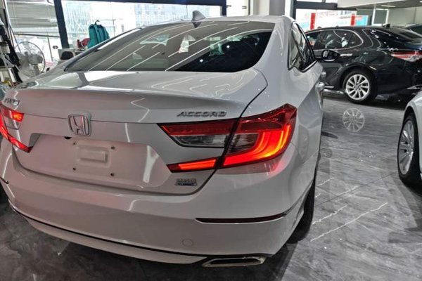 Honda Accord 2018, 63500 км, за 15381 USD - фото 14