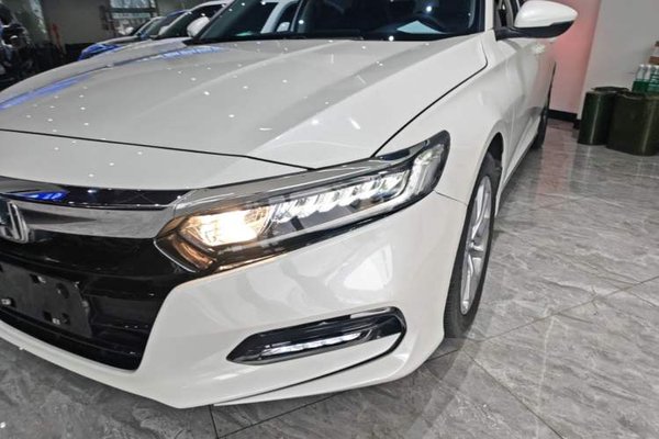 Honda Accord 2018, 63500 км, за 15381 USD - фото 8