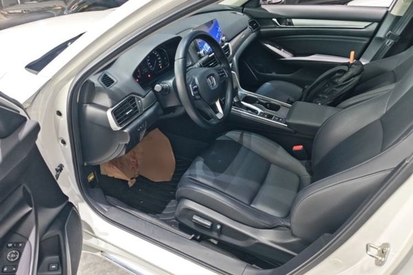 Honda Accord 2018, 63500 км, за 15381 USD - фото 22