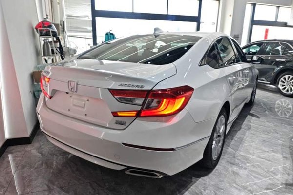 Honda Accord 2018, 63500 км, за 15381 USD - фото 6