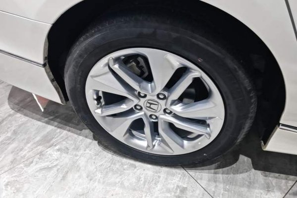 Honda Accord 2018, 63500 км, за 15381 USD - фото 11
