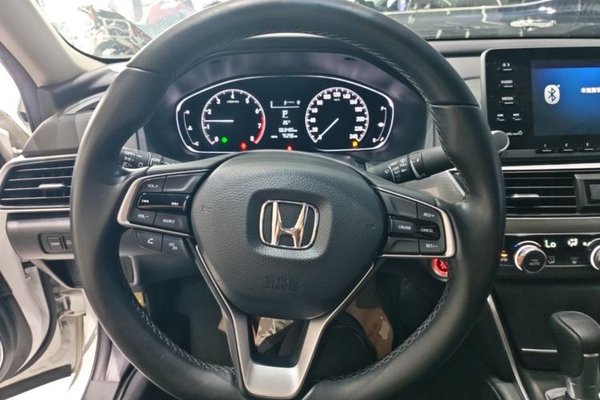 Honda Accord 2018, 63500 км, за 15381 USD - фото 18