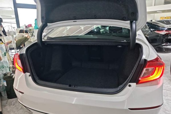 Honda Accord 2018, 63500 км, за 15381 USD - фото 27
