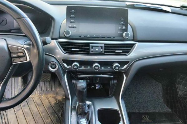 Honda Accord 2018, 66900 км, за 13376 USD - фото 16