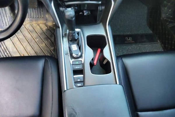 Honda Accord 2018, 66900 км, за 13376 USD - фото 17